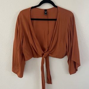 Windsor crop tie top